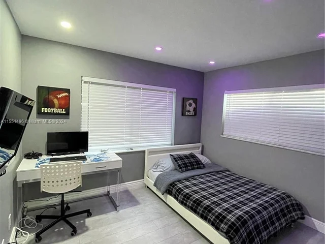 6901 NW 82nd Ct, Tamarac FL 33321