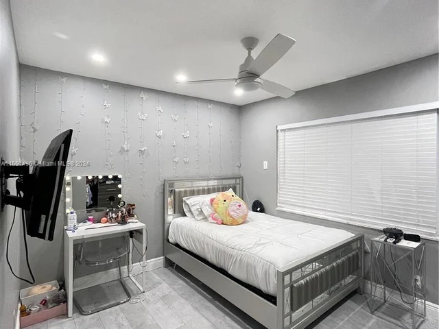 6901 NW 82nd Ct, Tamarac FL 33321