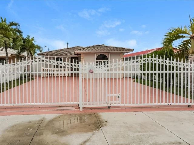 6746 SW 15th St, Miami FL 33144