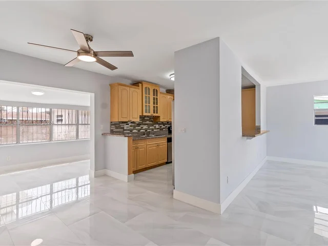 4100 NW 192nd St # 1, Miami Gardens FL 33055