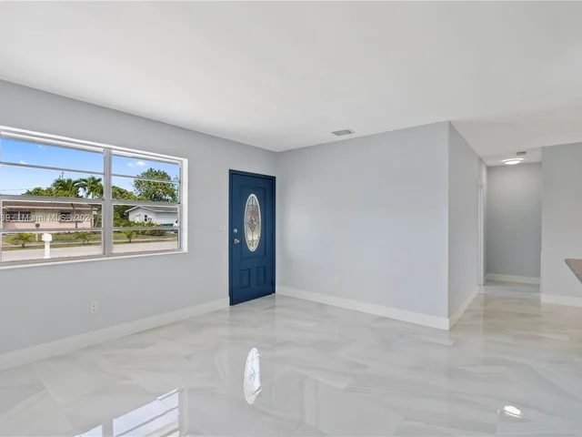 4100 NW 192nd St # 1, Miami Gardens FL 33055