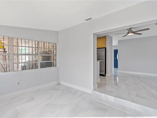 4100 NW 192nd St # 1, Miami Gardens FL 33055