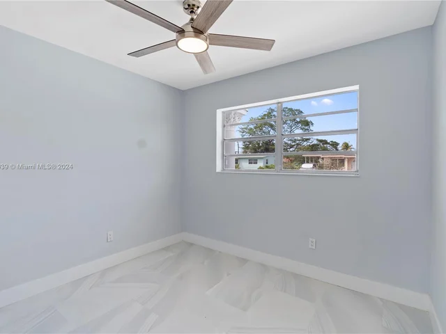 4100 NW 192nd St # 1, Miami Gardens FL 33055