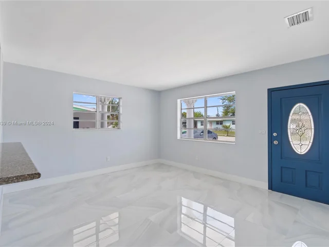 4100 NW 192nd St # 1, Miami Gardens FL 33055