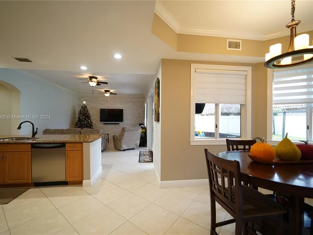 2832 SW 139th Ct, Miami FL 33175