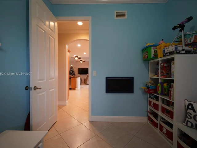 2832 SW 139th Ct, Miami FL 33175