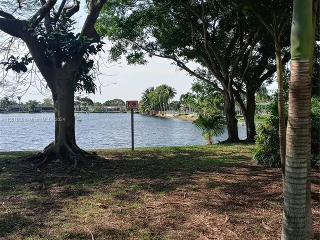 8984 Palm Tree Ln # 8984, Pembroke Pines FL 33024