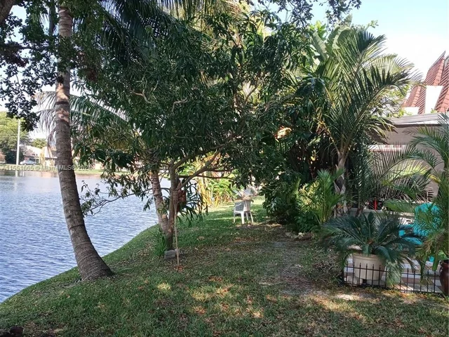 8984 Palm Tree Ln # 8984, Pembroke Pines FL 33024