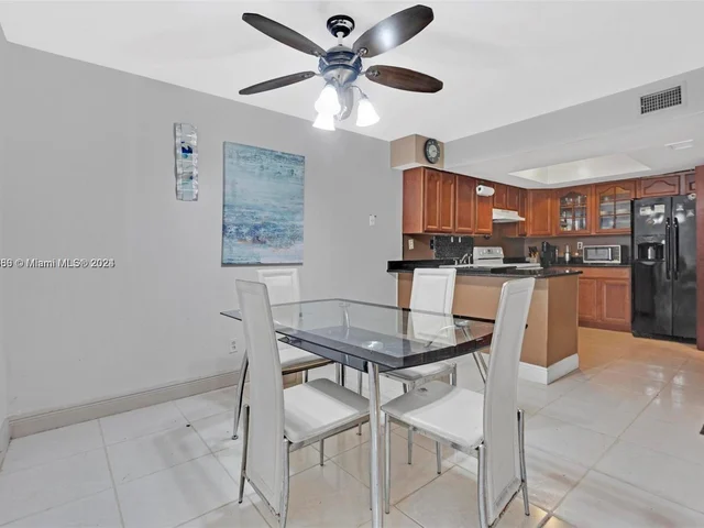 12 Meacham Ln # 12, Tamarac FL 33319