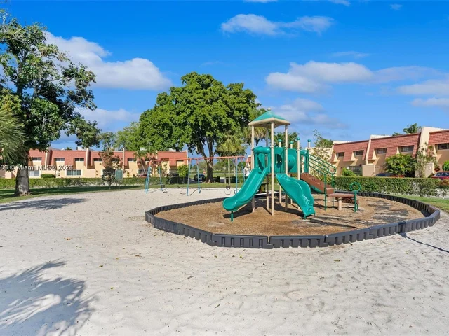 12 Meacham Ln # 12, Tamarac FL 33319