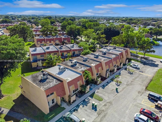 12 Meacham Ln # 12, Tamarac FL 33319