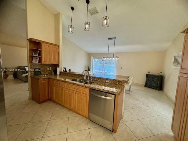 712 NW 177th Ave, Pembroke Pines FL 33029