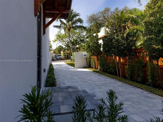 611 Sunset Rd, West Palm Beach FL 33401