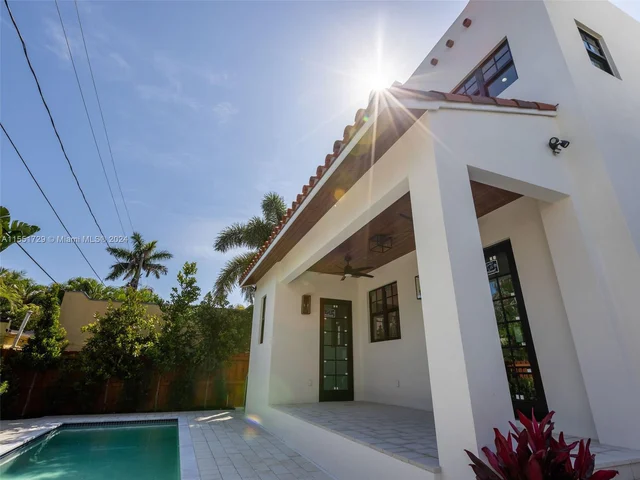 611 Sunset Rd, West Palm Beach FL 33401