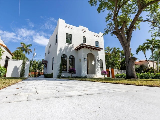 611 Sunset Rd, West Palm Beach FL 33401