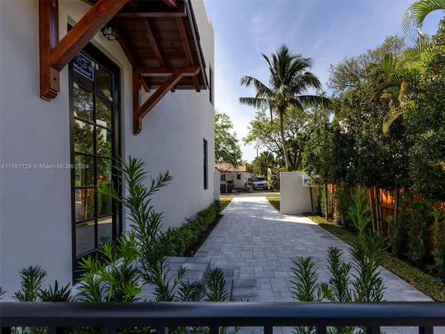 611 Sunset Rd, West Palm Beach FL 33401