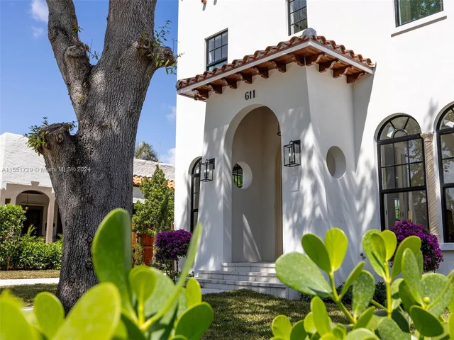 611 Sunset Rd, West Palm Beach FL 33401