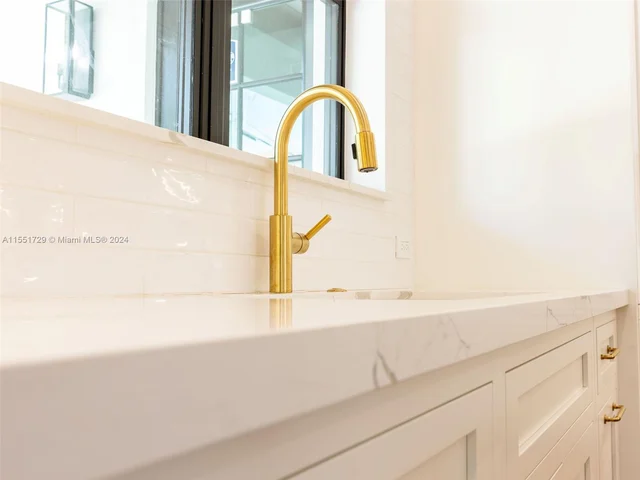 611 Sunset Rd, West Palm Beach FL 33401