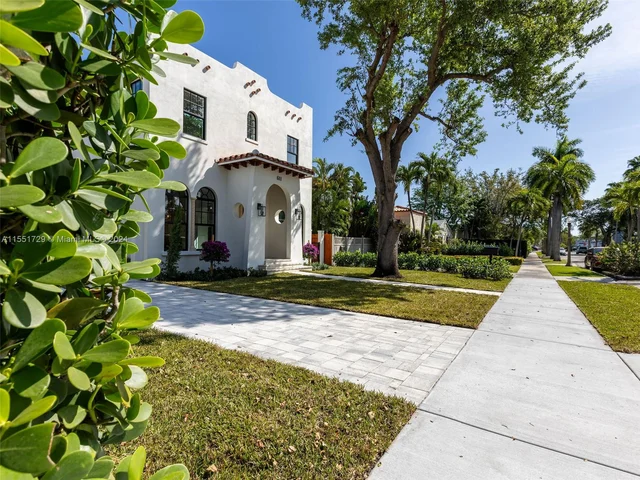 611 Sunset Rd, West Palm Beach FL 33401