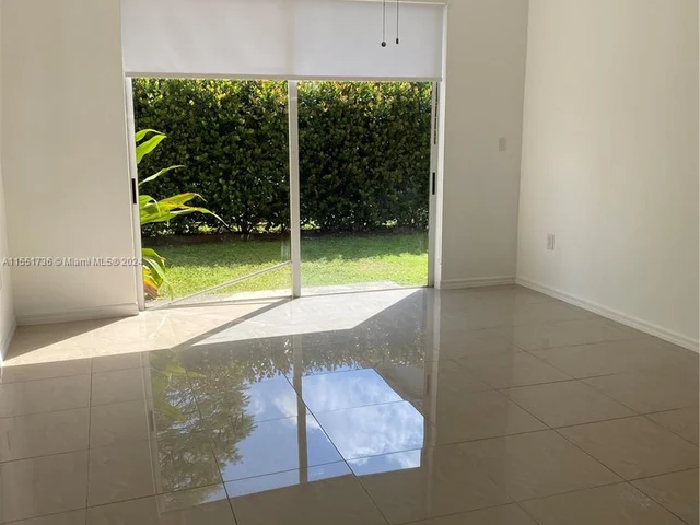 987 NE 42nd Ter, Homestead FL 33033