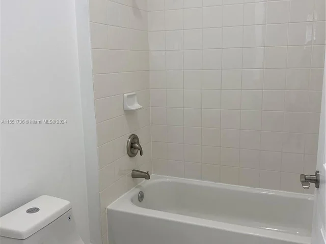 987 NE 42nd Ter, Homestead FL 33033