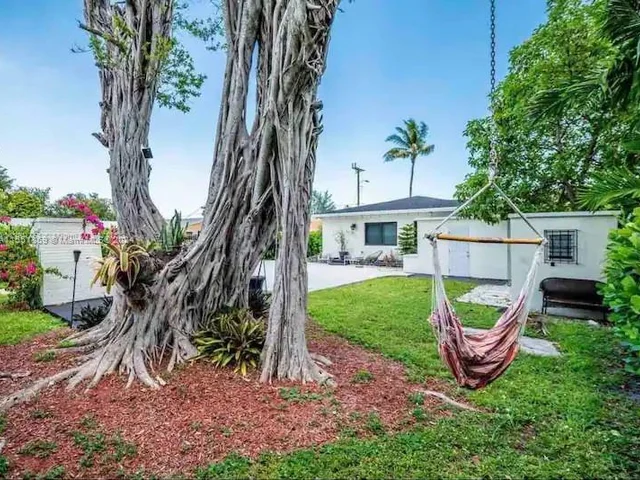 40 NW 65th St, Miami FL 33150