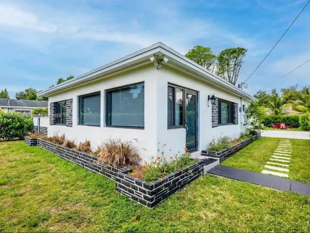 40 NW 65th St, Miami FL 33150