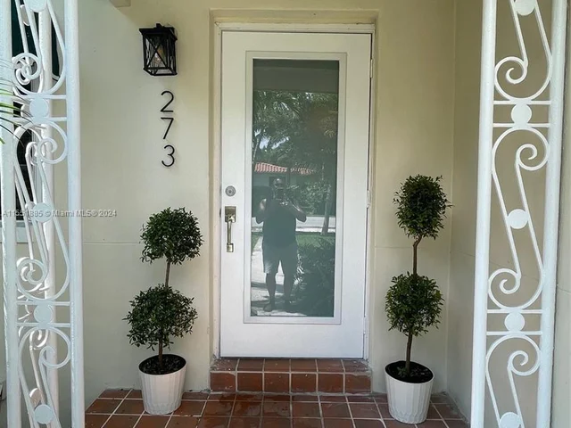 273 NE 107th St, Miami FL 33161