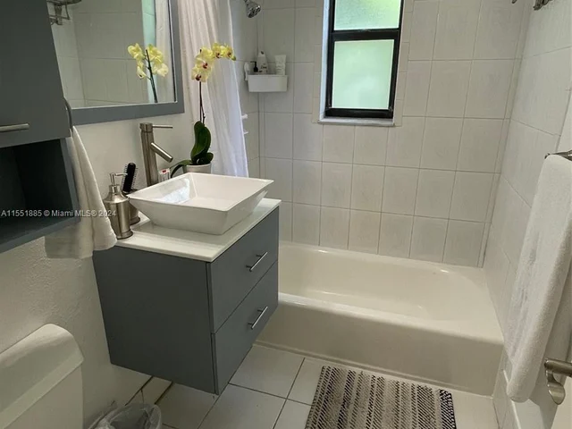 273 NE 107th St, Miami FL 33161