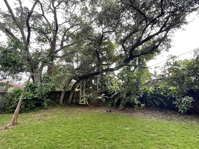 273 NE 107th St, Miami FL 33161