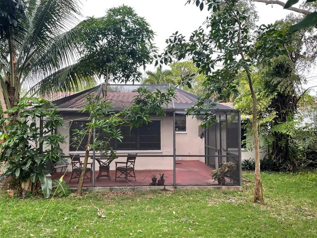 273 NE 107th St, Miami FL 33161