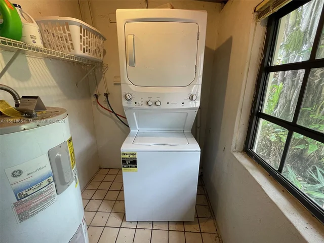 273 NE 107th St, Miami FL 33161