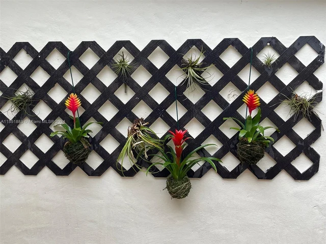 273 NE 107th St, Miami FL 33161