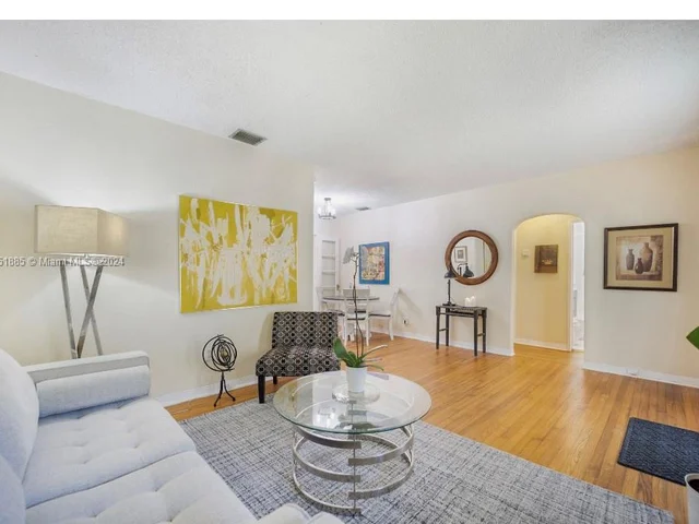 273 NE 107th St, Miami FL 33161