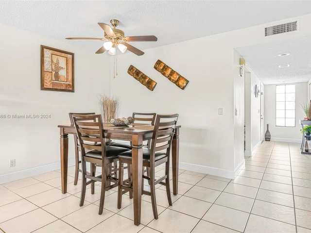 440 Lakeview Dr # 202, Weston FL 33326