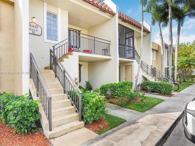440 Lakeview Dr # 202, Weston FL 33326