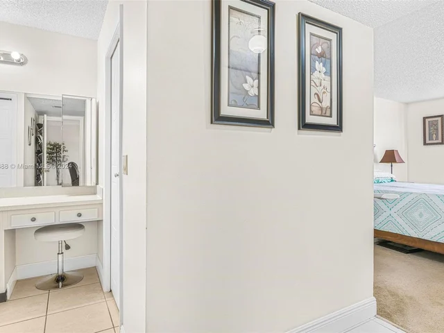 440 Lakeview Dr # 202, Weston FL 33326