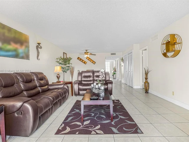 440 Lakeview Dr # 202, Weston FL 33326