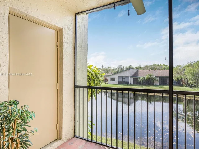 440 Lakeview Dr # 202, Weston FL 33326