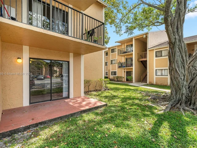 351 Palm Way # 106, Pembroke Pines FL 33025