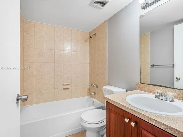 351 Palm Way # 106, Pembroke Pines FL 33025