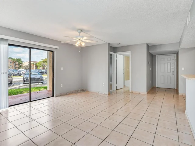 351 Palm Way # 106, Pembroke Pines FL 33025