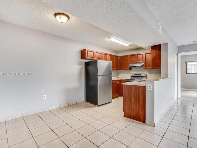 351 Palm Way # 106, Pembroke Pines FL 33025