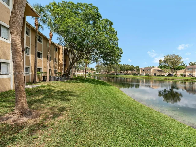 351 Palm Way # 106, Pembroke Pines FL 33025