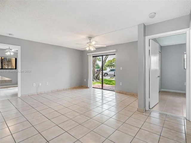 351 Palm Way # 106, Pembroke Pines FL 33025