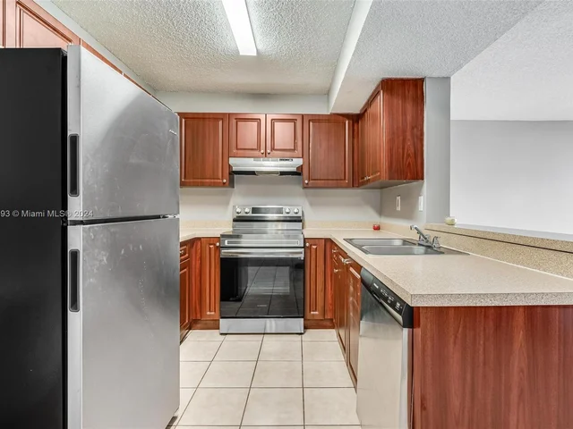 351 Palm Way # 106, Pembroke Pines FL 33025