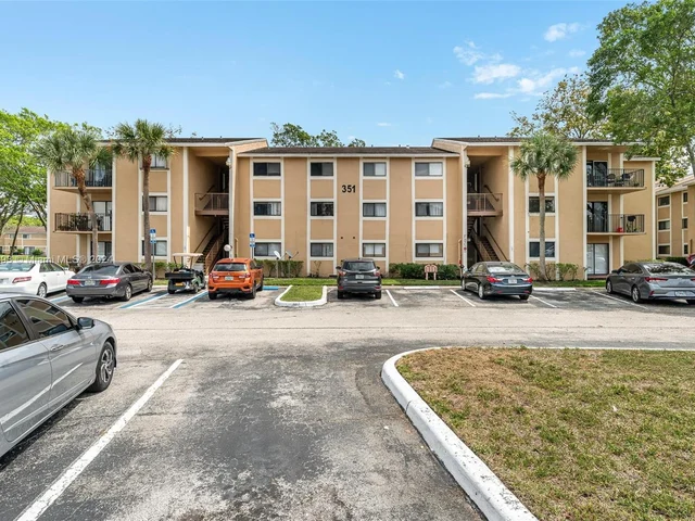 351 Palm Way # 106, Pembroke Pines FL 33025