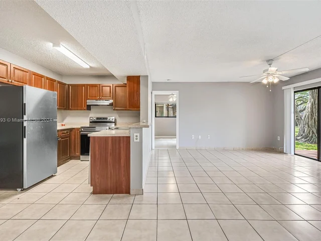 351 Palm Way # 106, Pembroke Pines FL 33025