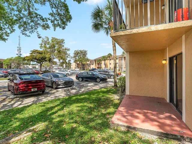 351 Palm Way # 106, Pembroke Pines FL 33025