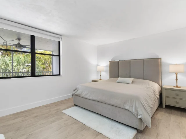 3350 NE 192nd St # B, Aventura FL 33180